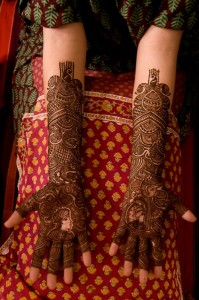 Pakistani Mehndi With Stuffed Designs