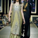 Bridal Mehndi dress by Deepak Perwani