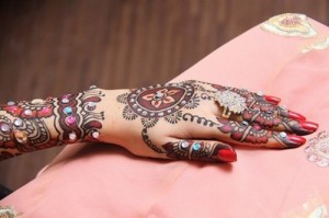 Latest-Mehndi-Designs-2012-For-Women