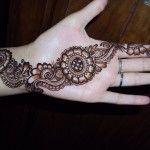 Simple and Beautiful Mehndi Designs For Hands
