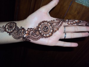 Simple and Beautiful Mehndi Designs For Hands