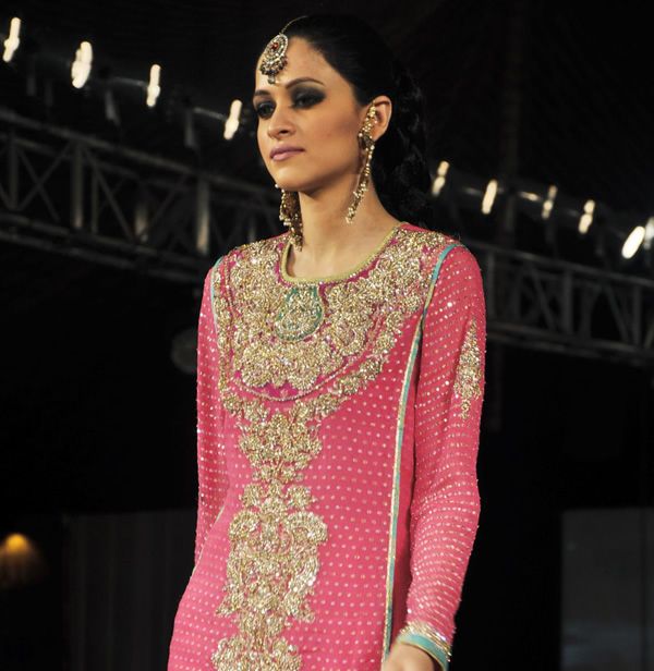 women pakistani dresses