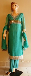 Pakistani shalwar kameez