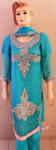 Pakistani shalwar kameez