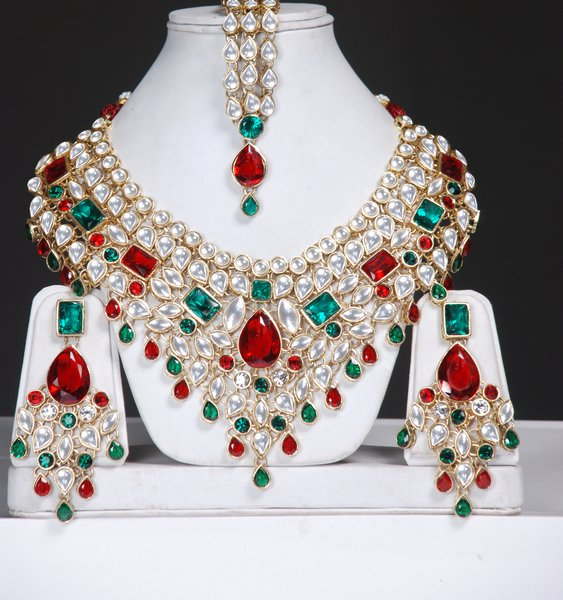 Asian kundan jewelry for bride