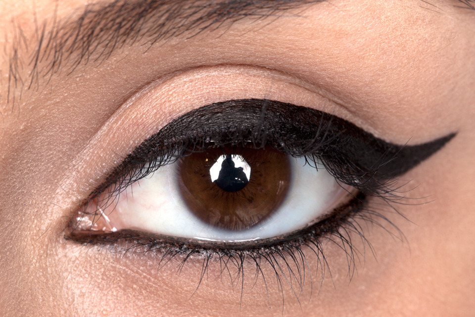 How to apply eye liner according to your eye shape - eye