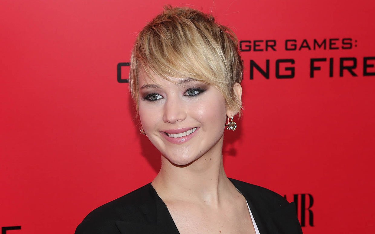 jennifer lawrence side swept pixie cut