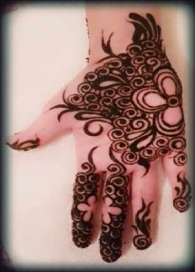 Pakistan women mehndi design