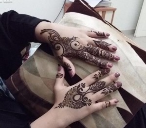 Easy Mehndi Designs for back hands