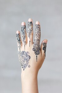 Easy Mehndi Designs: Simple & Elegant for All