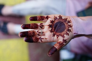 Easy Mehndi Designs: Simple & Elegant for All